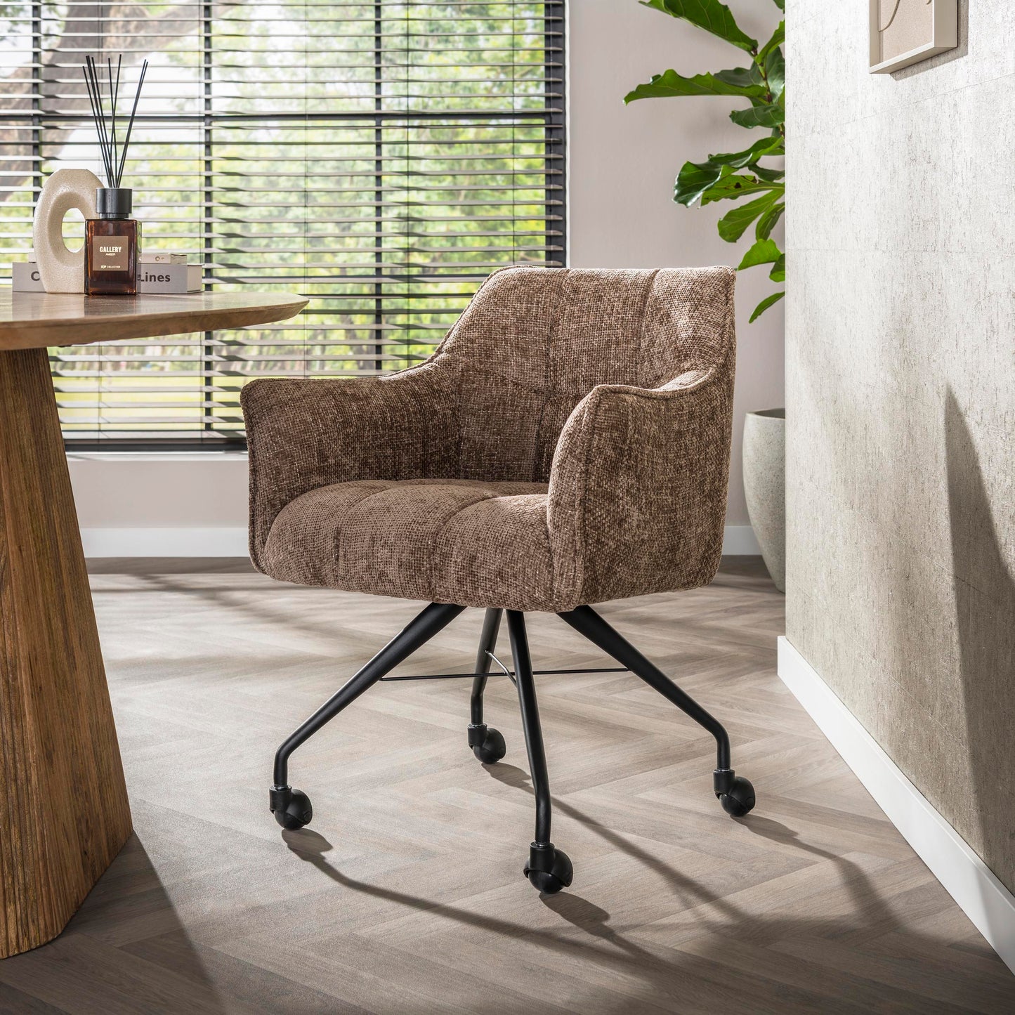 Eetkamerstoel Raster | Stof Hoven Champagne | Met Wieltjes