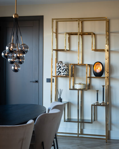 Eetkamerstoel Darby khaki velvet in een interieur