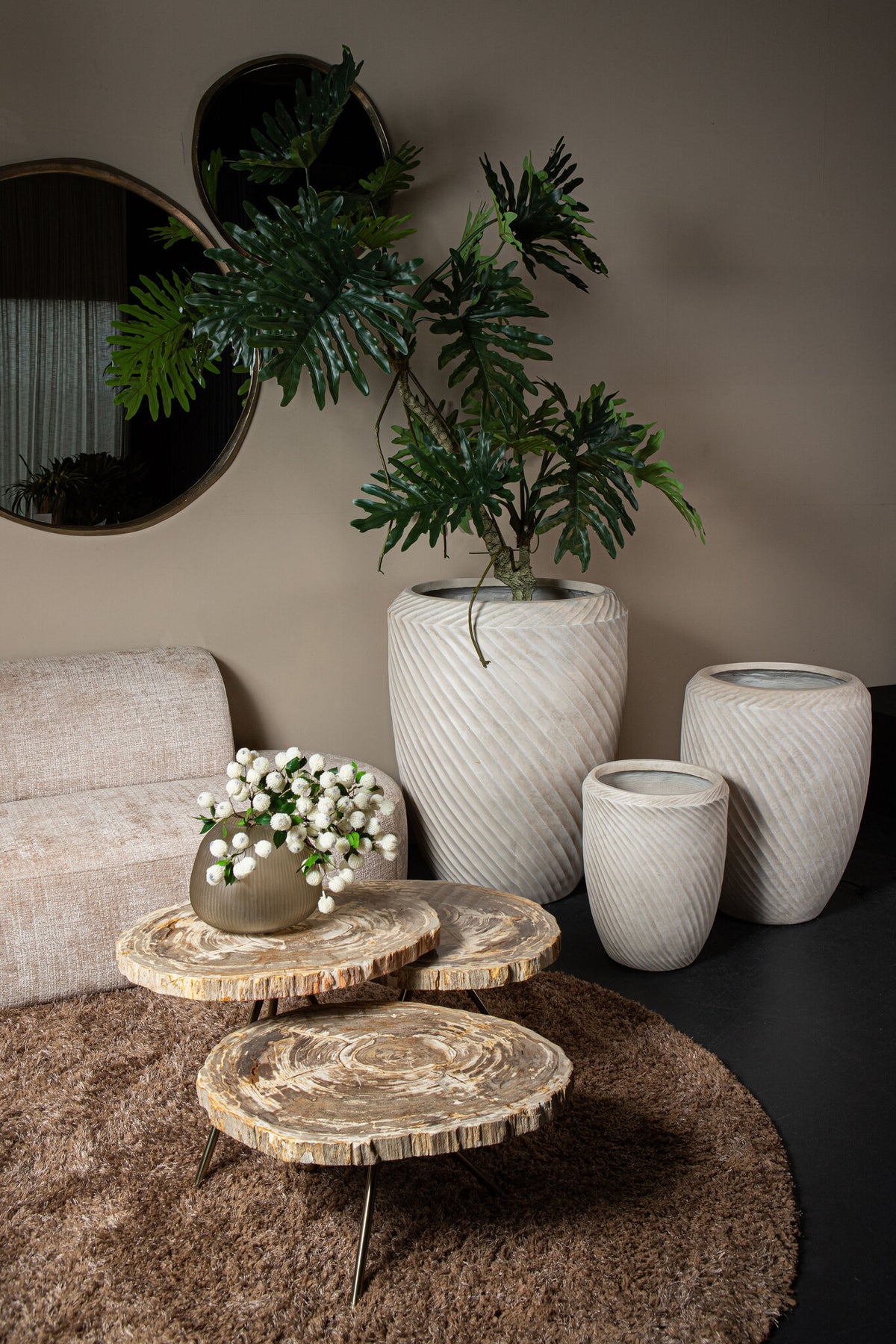 Salontafel New Khine | Set van 3 | Naturel Versteend Hout — Algemene Sfeerfoto