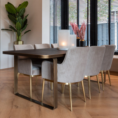 Eetkamerstoel Breeze khaki velvet brandvertragend in een interieur