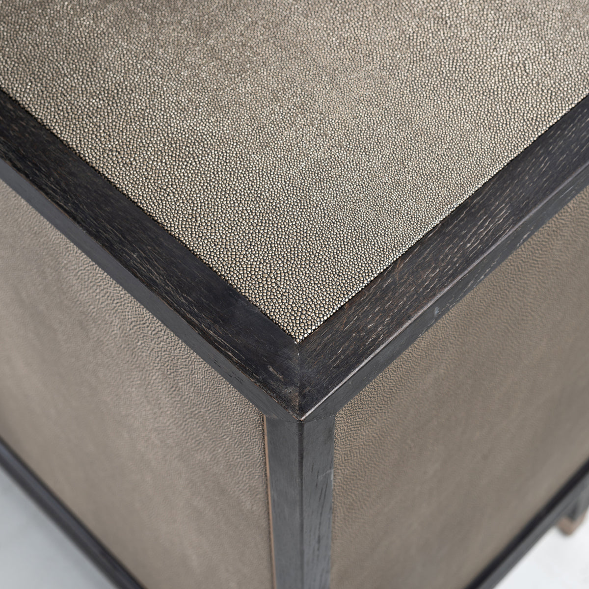 Dressoir Bloomville goud eikenhout 193 cm, detail van het materiaal