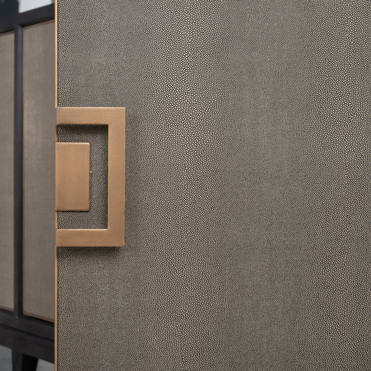 Dressoir Bloomville goud eikenhout 193 cm, detail van het materiaal