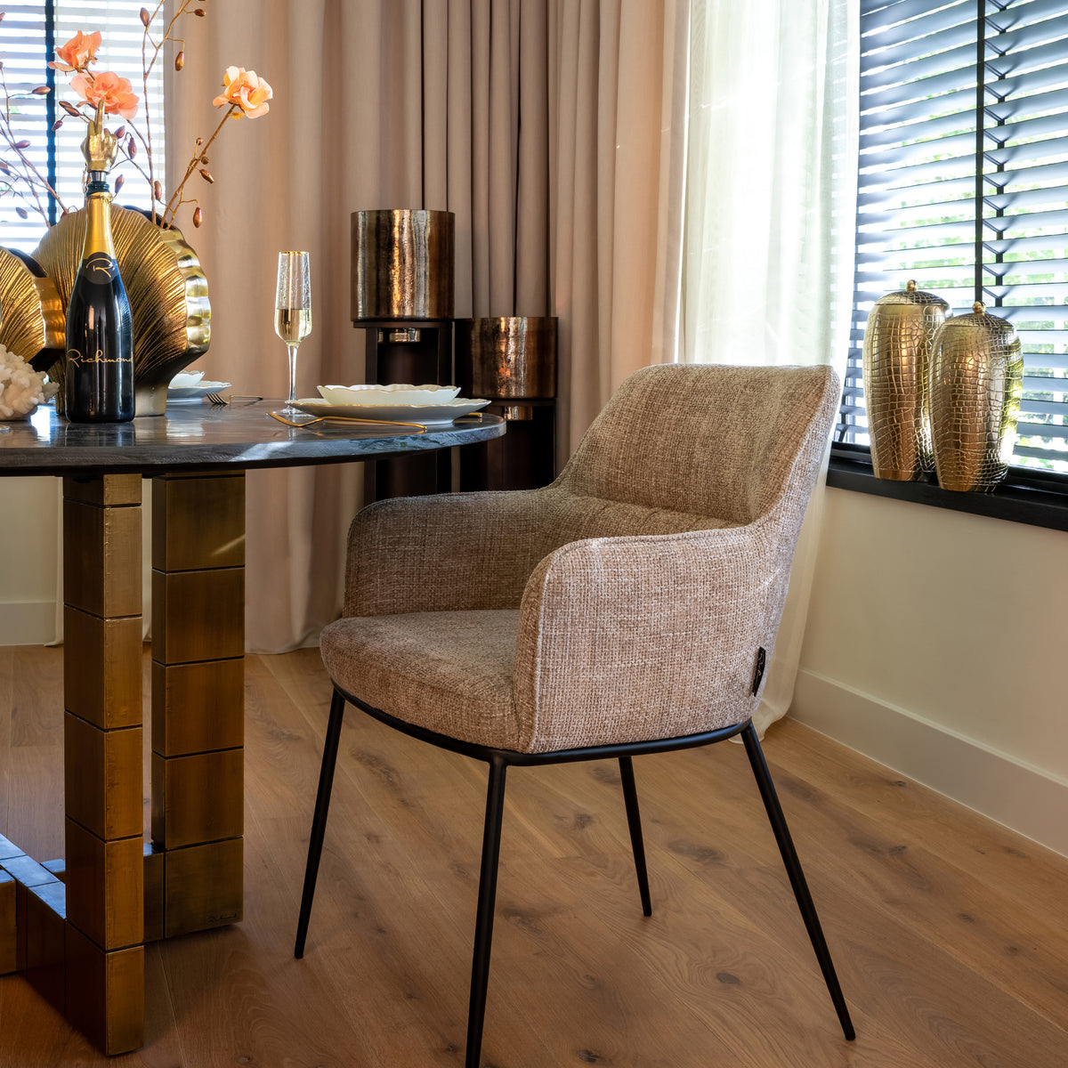 Eettafel Collada diverse kleuren mdf in een interieur