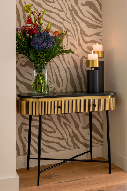 Wandtafel Ironville zwart marmer, vooraanzicht in een interieur