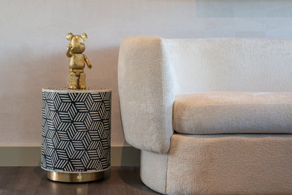 Weave Bear goud in een interieur
