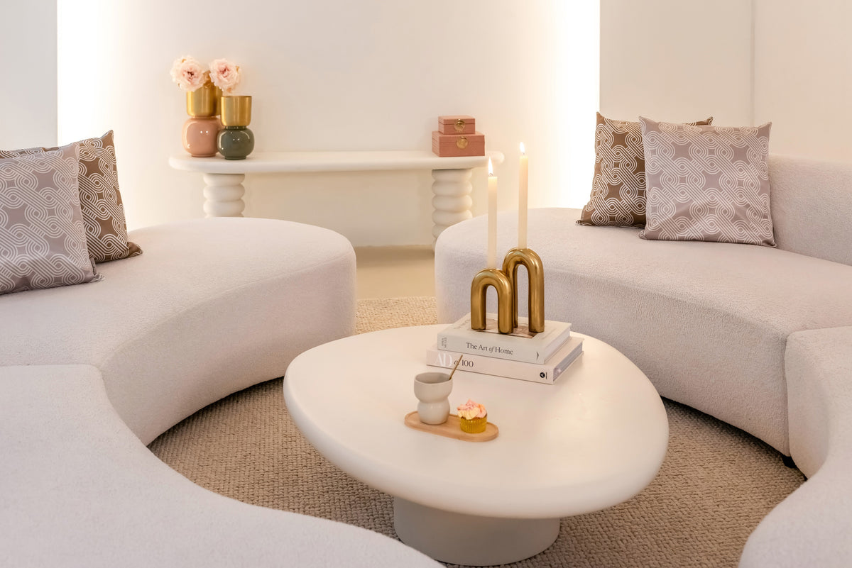 Salontafel Bloomstone wit mdf, schuin vooraanzicht in een interieur