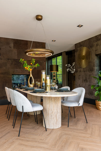Eetkamerstoel Alyssa cream fusion in een interieur