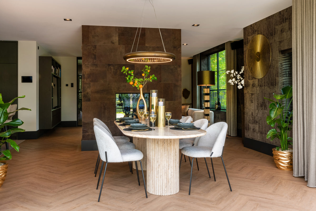 Eetkamerstoel Alyssa cream fusion in een interieur