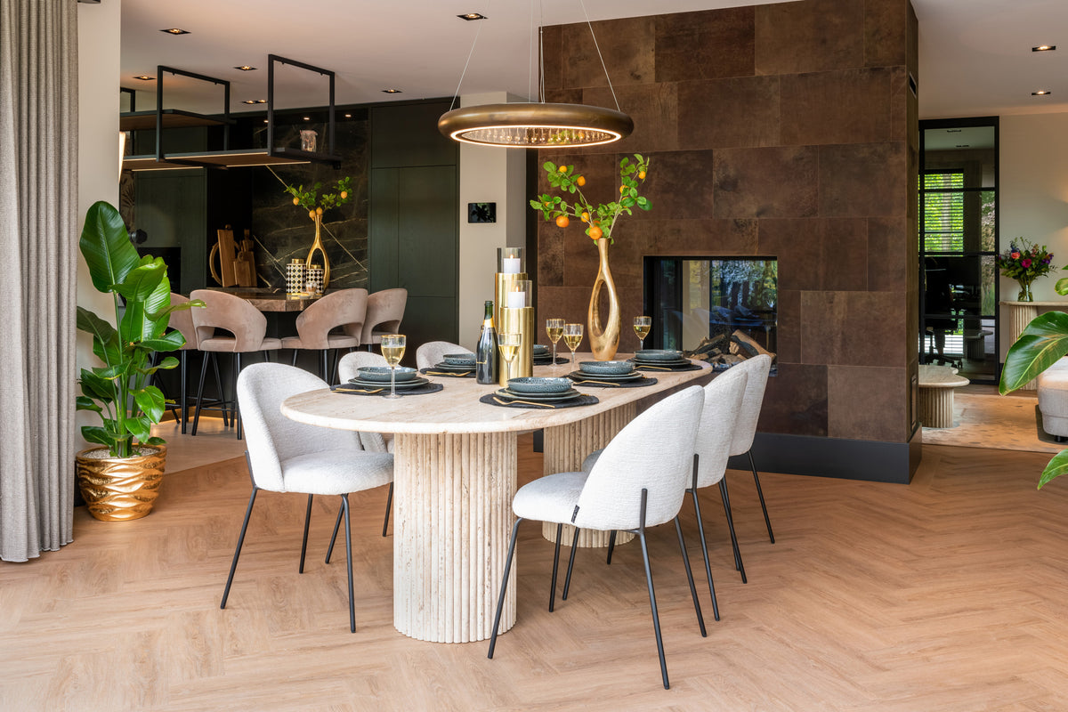 Eetkamerstoel Alyssa cream fusion in een interieur