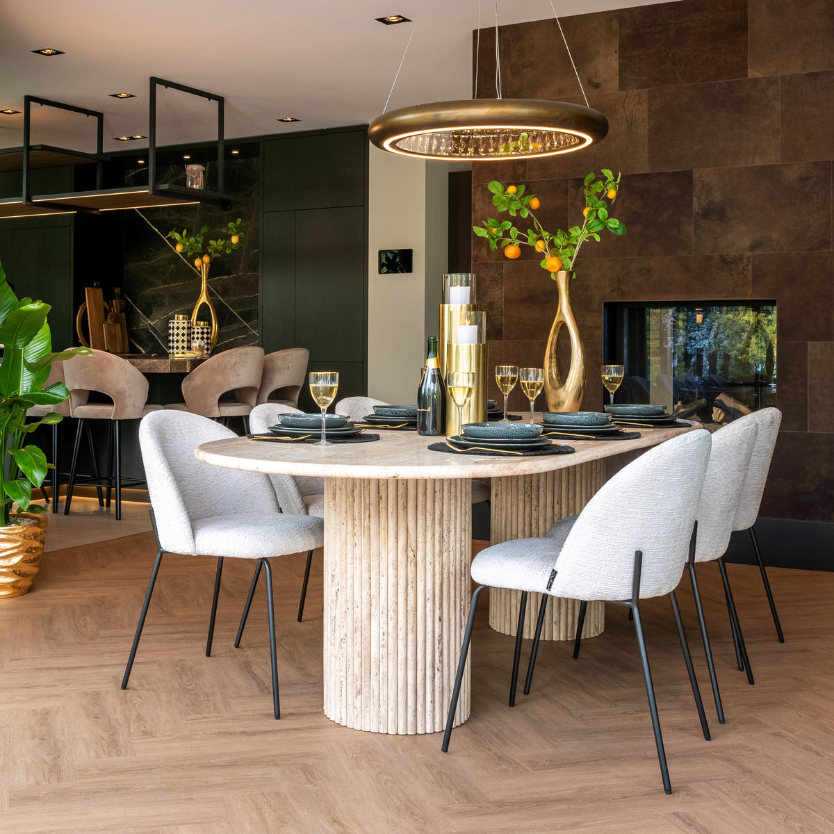 Eetkamerstoel Alyssa cream fusion in een interieur