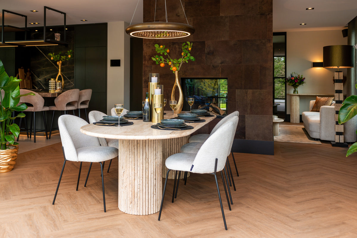 Eetkamerstoel Alyssa cream fusion in een interieur