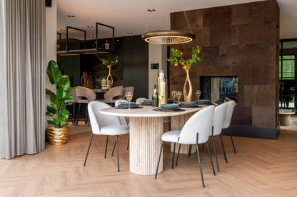 Eetkamerstoel Alyssa cream fusion in een interieur