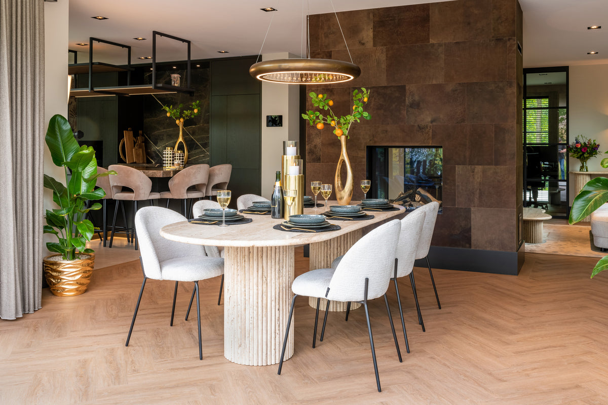 Eetkamerstoel Alyssa cream fusion in een interieur