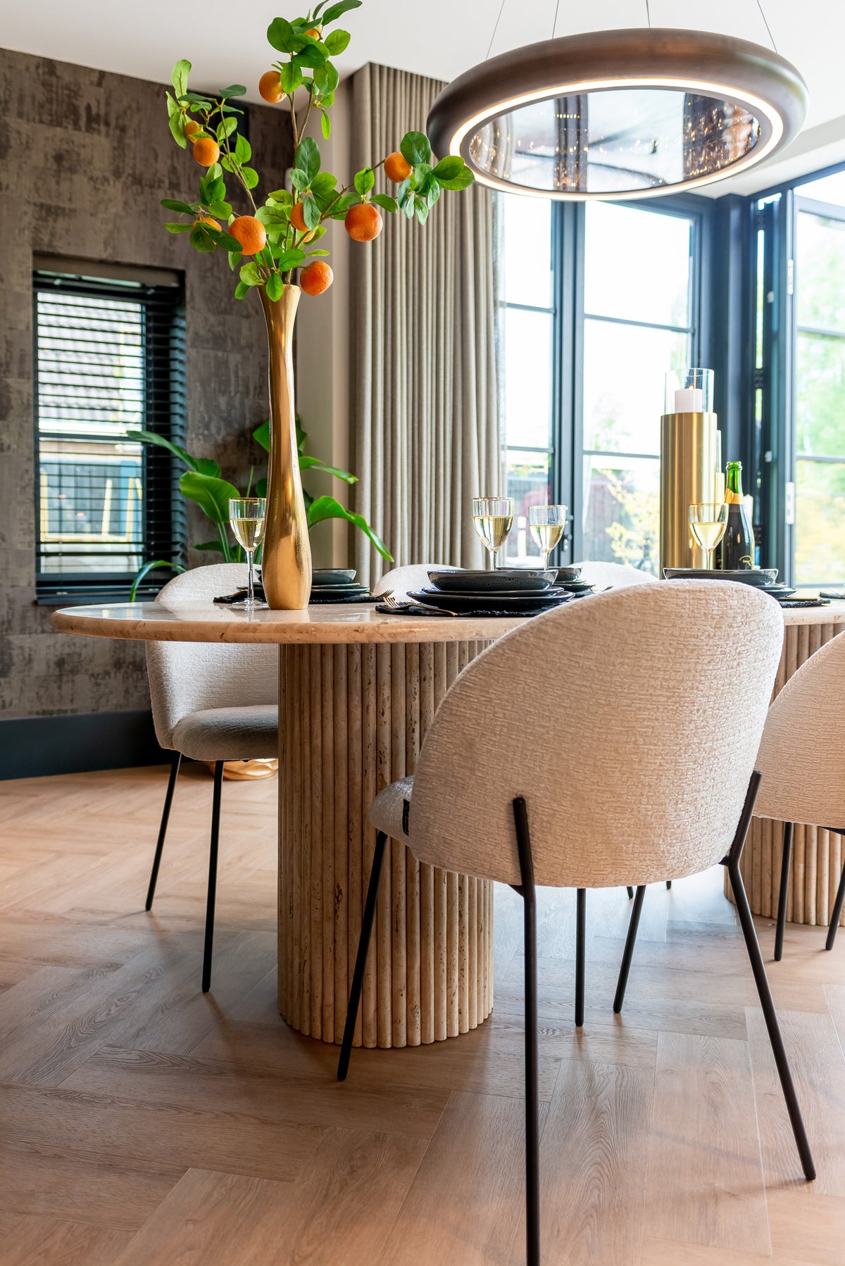 Eetkamerstoel Alyssa cream fusion in een interieur