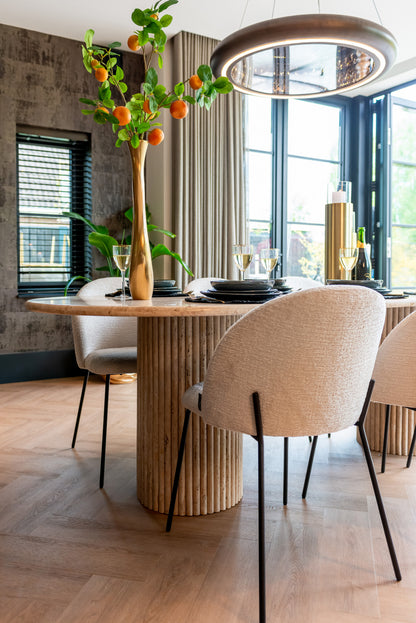Eetkamerstoel Alyssa cream fusion in een interieur