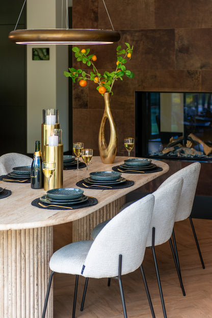 Eetkamerstoel Alyssa cream fusion in een interieur