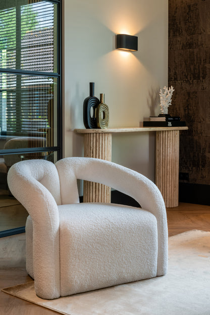 Sidetable La Cantera naturel travertin in een interieur