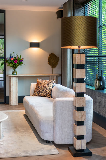 Sidetable La Cantera naturel travertin in een interieur