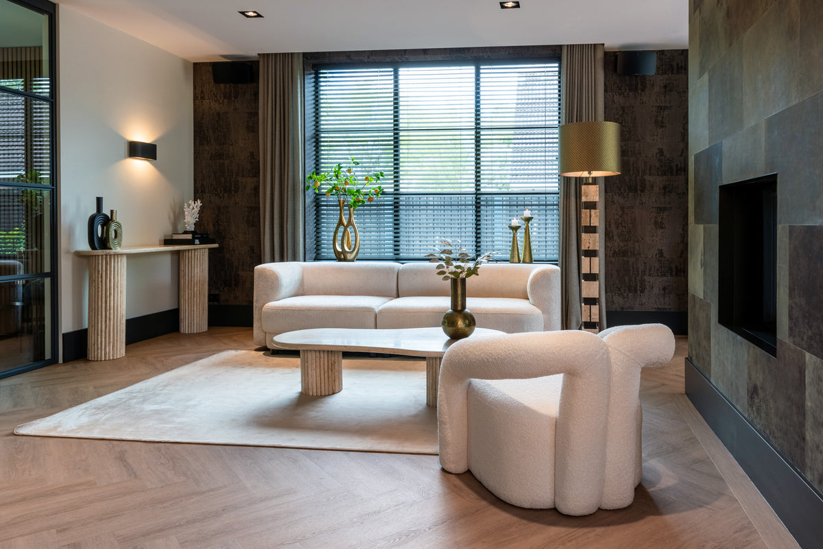 Sidetable La Cantera naturel travertin in een interieur