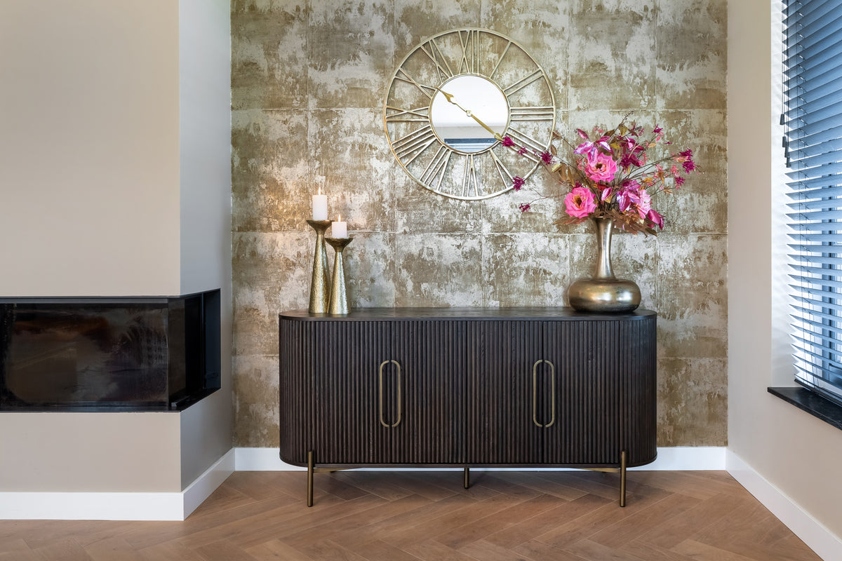 Dressoir Luxor bruin eikenhout in een interieur