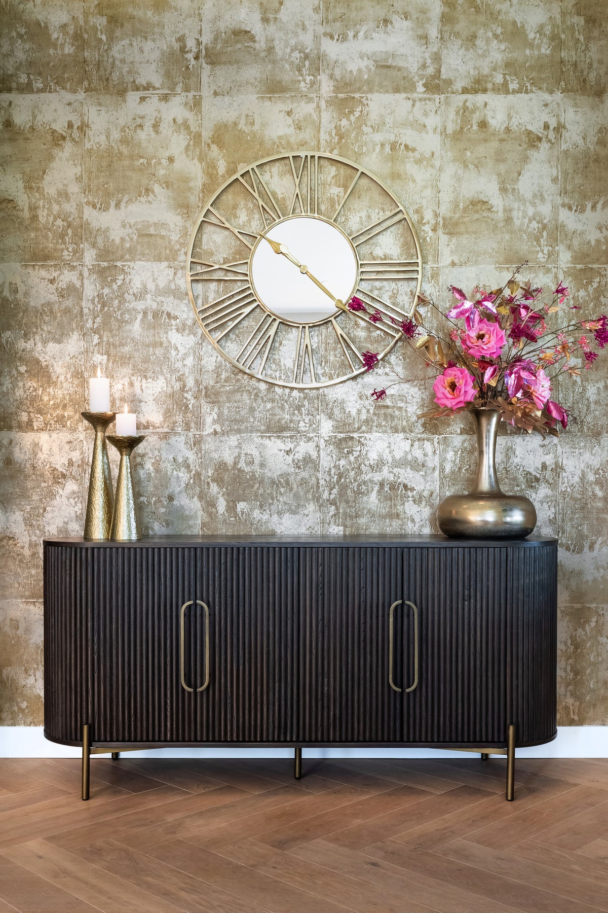 Dressoir Luxor bruin eikenhout, vooraanzicht in een interieur