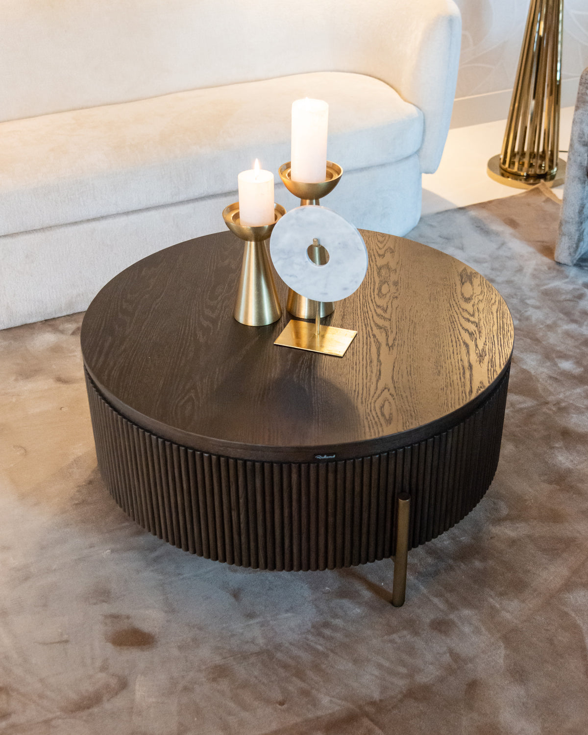 Salontafel Luxor bruin eikenhout, vooraanzicht in een interieur