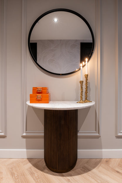 Wandtafel Mayfield wit marmer, vooraanzicht in een interieur