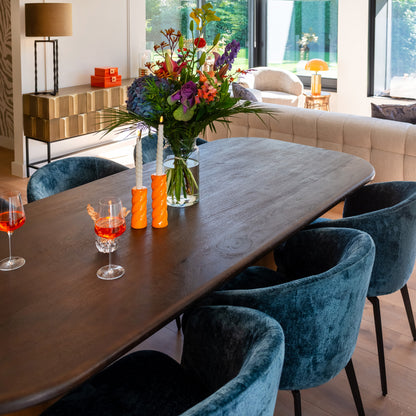 Eetkamerstoel Amphara blue chenille in een interieur