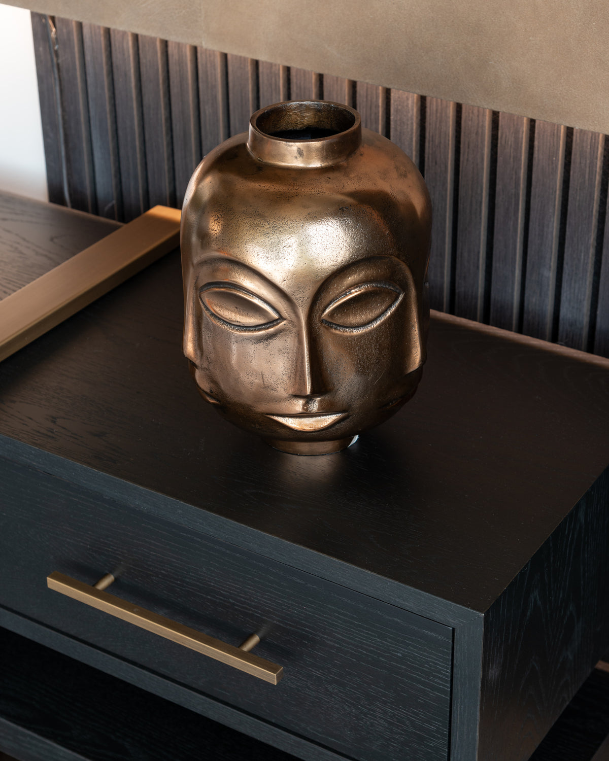 Dressoir Cambon bruin eikenhout, detail van het materiaal