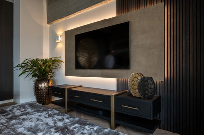 Dressoir Cambon bruin eikenhout in een interieur