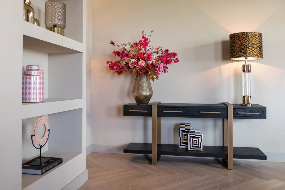 Dressoir Cambon bruin eikenhout, vooraanzicht in een interieur