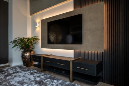 Dressoir Cambon bruin eikenhout in een interieur
