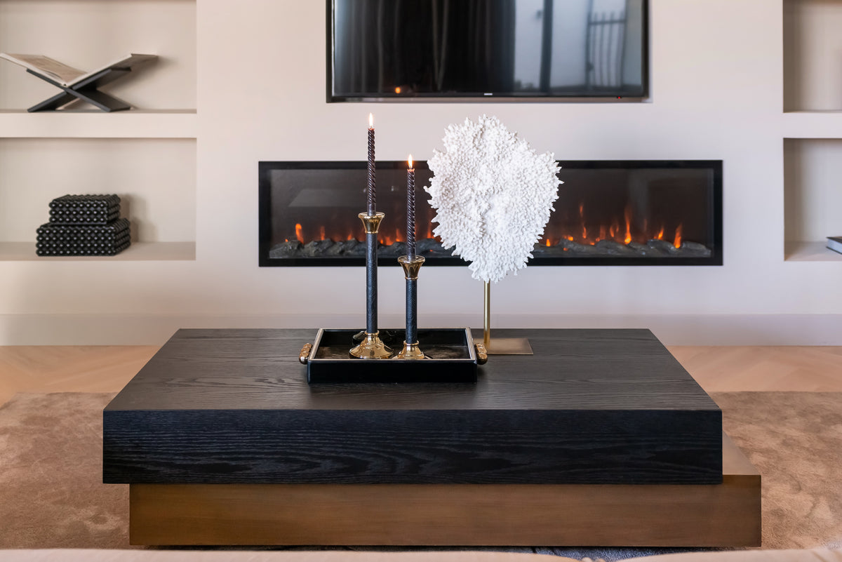 Salontafel Cambon bruin eikenhout, vooraanzicht in een interieur