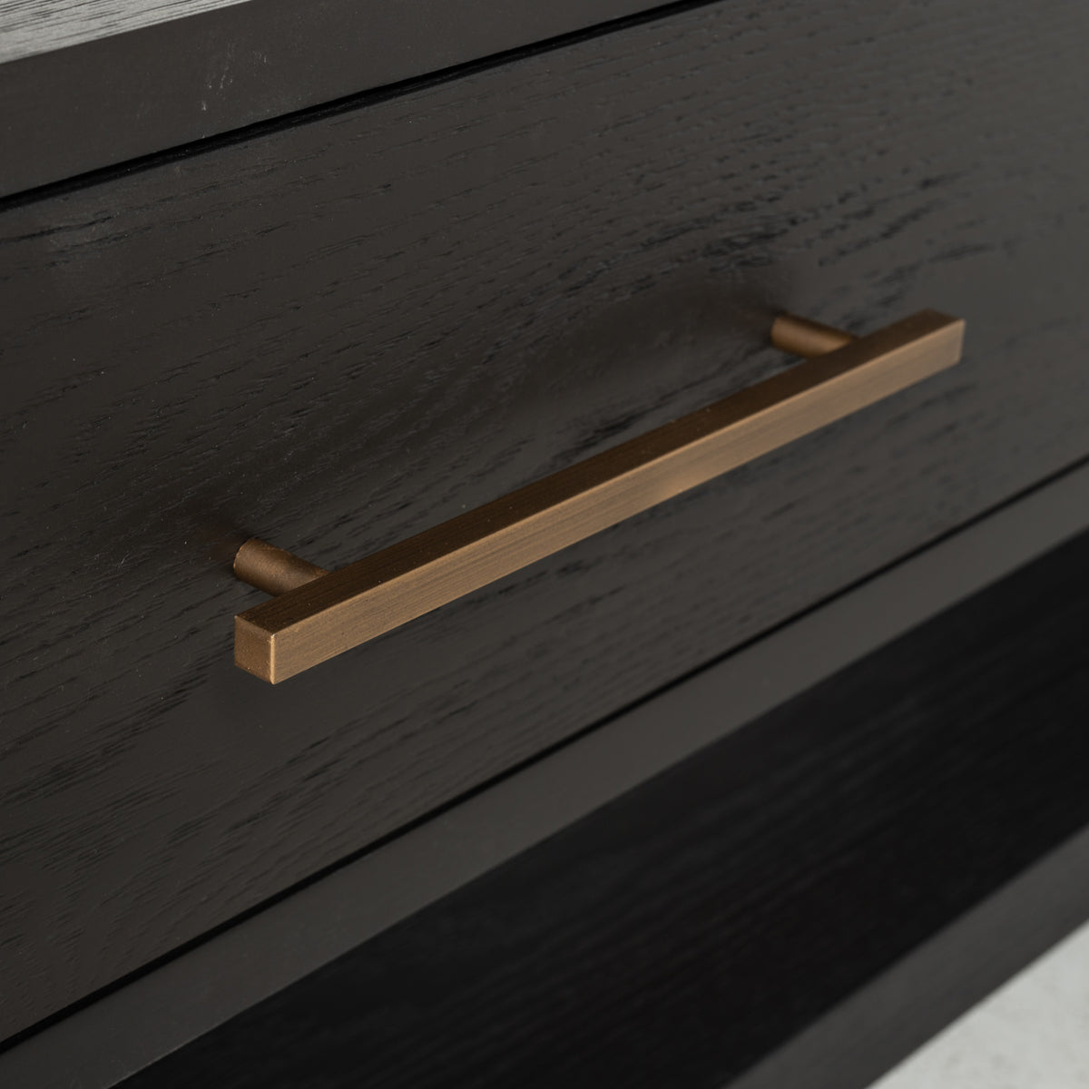 TV-Meubel Cambon bruin eikenhout, detail van het materiaal