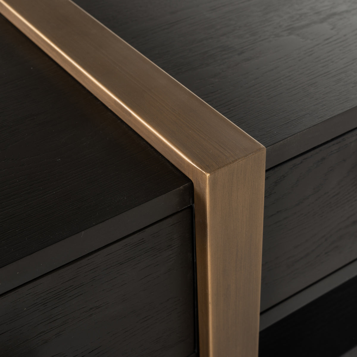TV-Meubel Cambon bruin eikenhout, detail van het materiaal