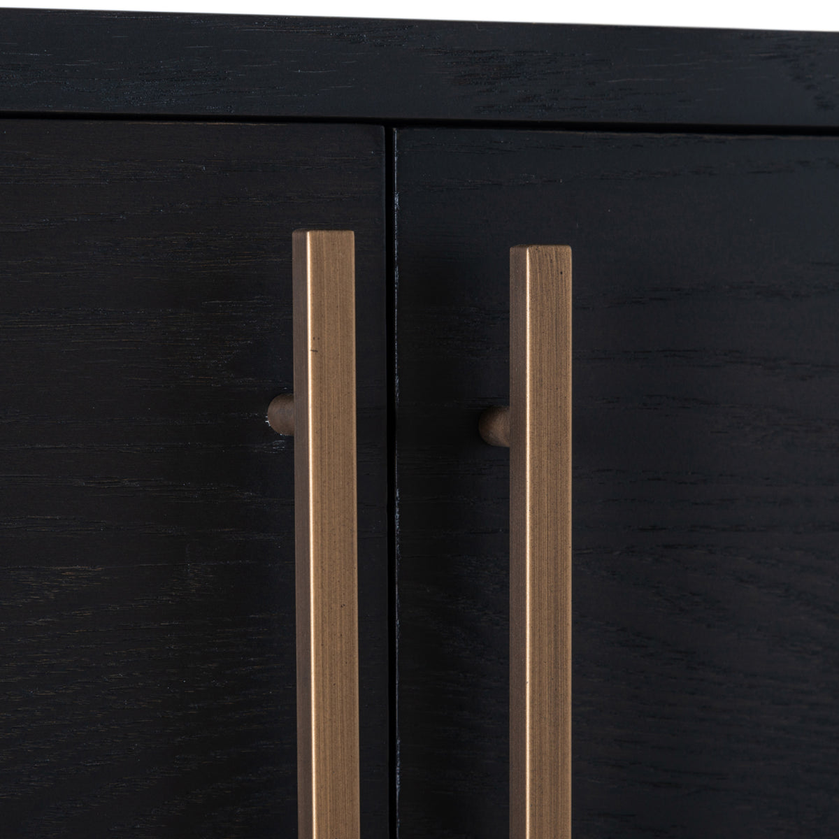 Wandkast Cambon bruin eikenhout, detail van het materiaal