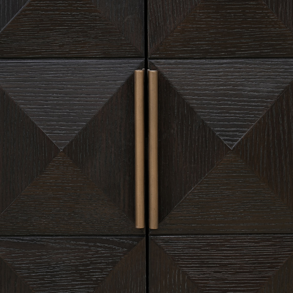 Dressoir Claremont bruin eikenhout 170 cm, detail van het materiaal
