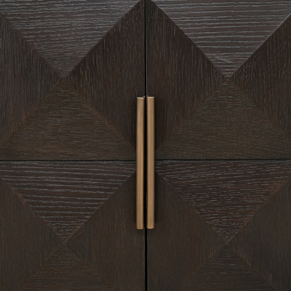 TV-meubel Claremont bruin eikenhout, detail van het materiaal