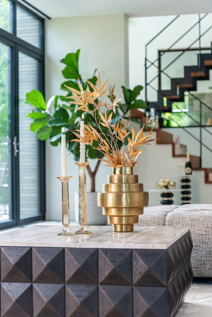 Salontafel Claremont bruin eikenhout, schuin vooraanzicht in een interieur
