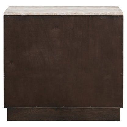 Dressoir Claremont bruin eikenhout 85 cm, achteraanzicht op witte achtergrond