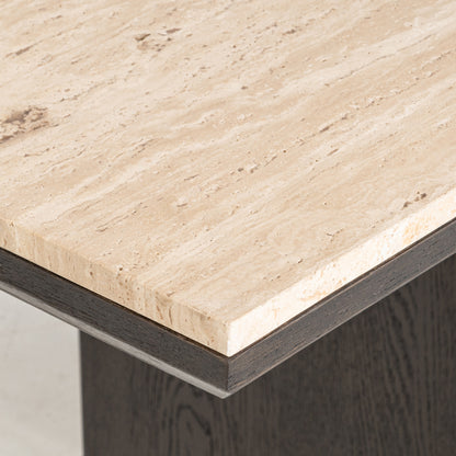 Eettafel Claremont bruin travertin, detail van het materiaal