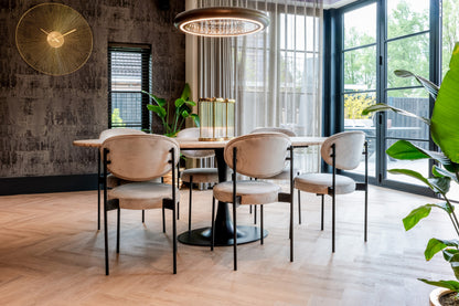 Eettafel Hampton ovaal travertin in een interieur