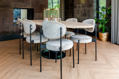 Eettafel Hampton ovaal travertin in een interieur
