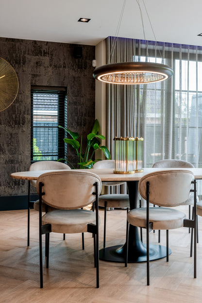 Eettafel Hampton ovaal travertin in een interieur