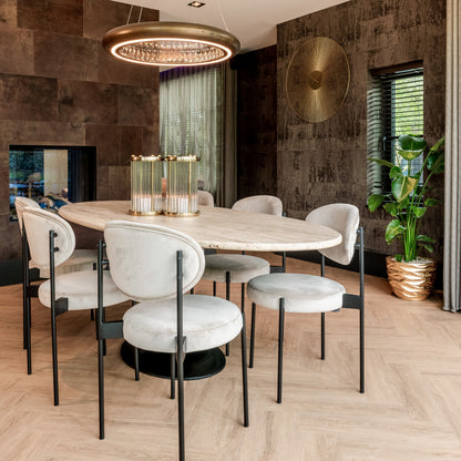 Eettafel Hampton ovaal travertin in een interieur
