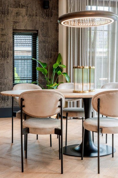 Eettafel Hampton ovaal travertin in een interieur