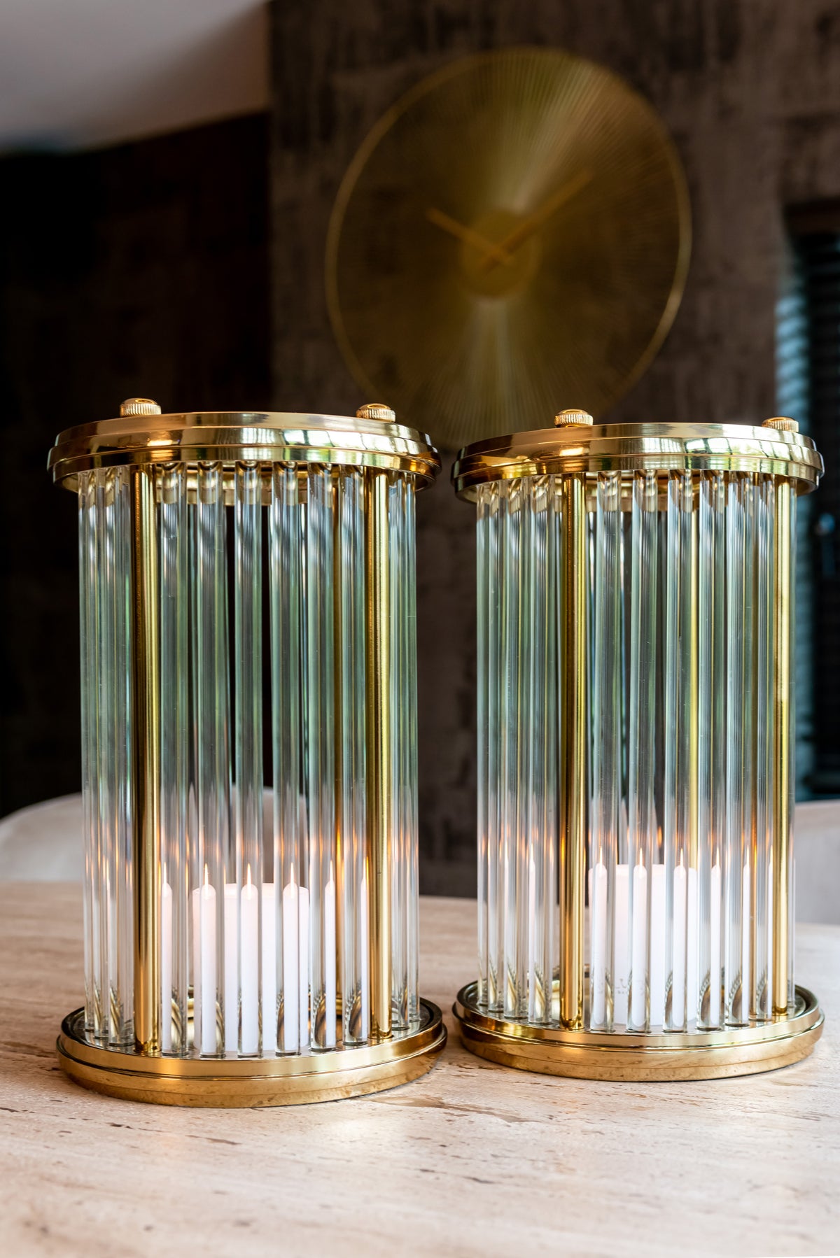 Eettafel Hampton ovaal travertin in een interieur