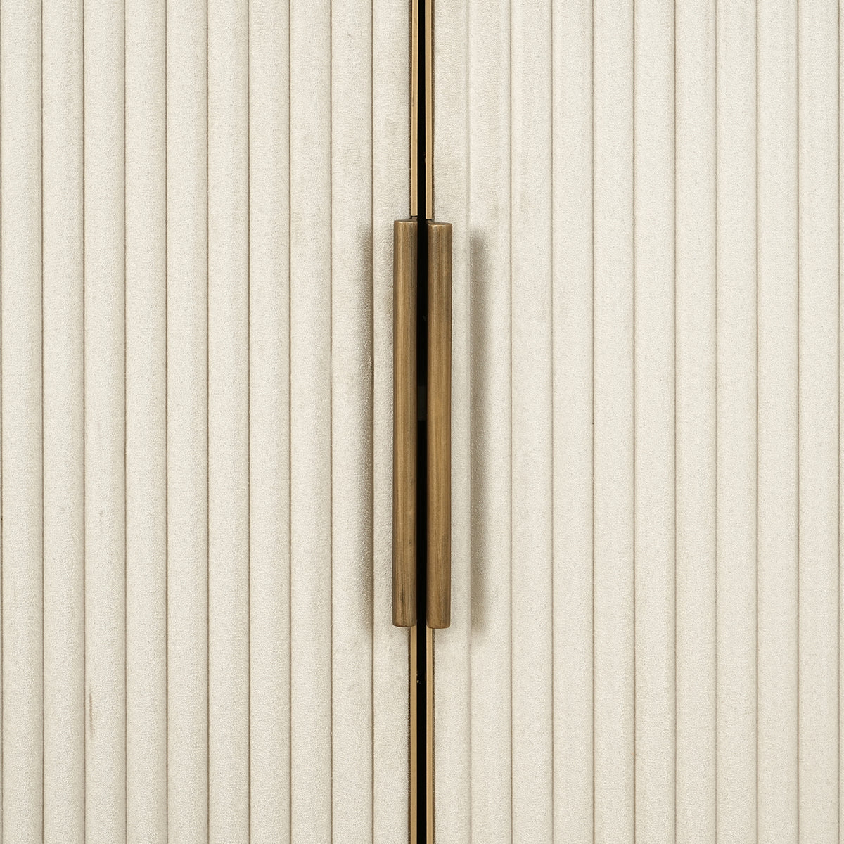 Vitrinekast Tivoli wit ijzer, detail van het materiaal