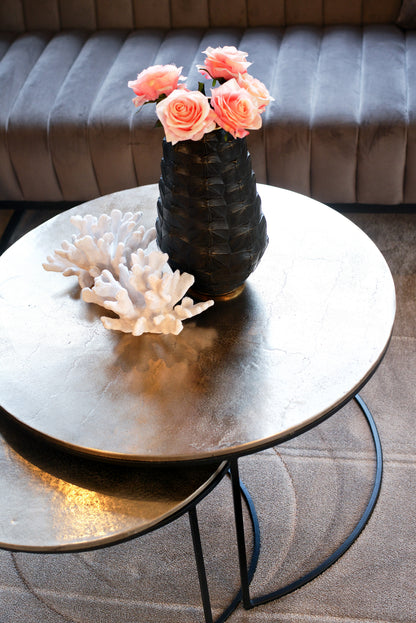 Salontafel Asher Set champagne goud aluminium, detail van het materiaal