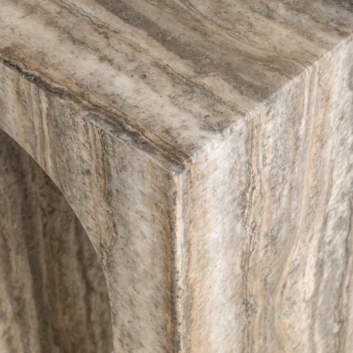 Bijzettafel Dulce grijs marmer, detail van het materiaal